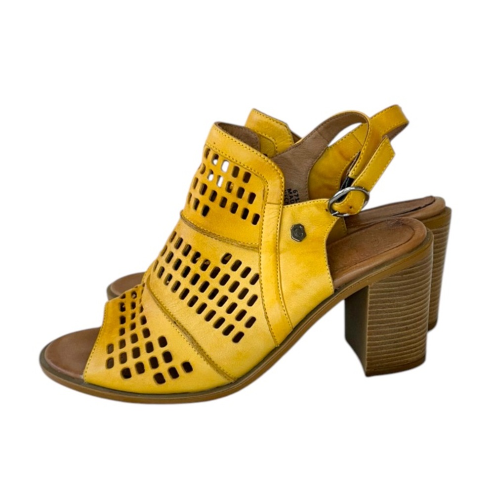 Carmela Womens Amarillo High Heel Sandal in Yellow